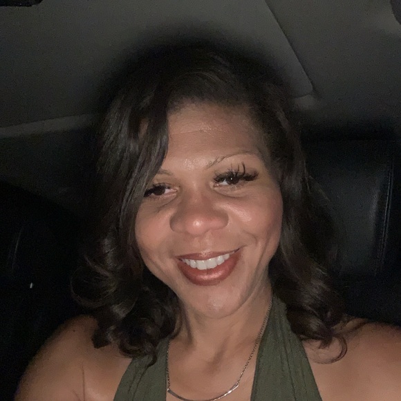 Meet your Posher, Eloncia - Picture 1 of 1